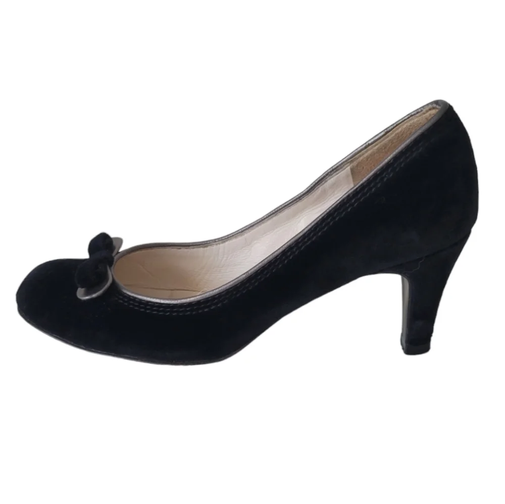 MARC JACOBS Velvet Closed Toe Heels - Picture 5 of 10